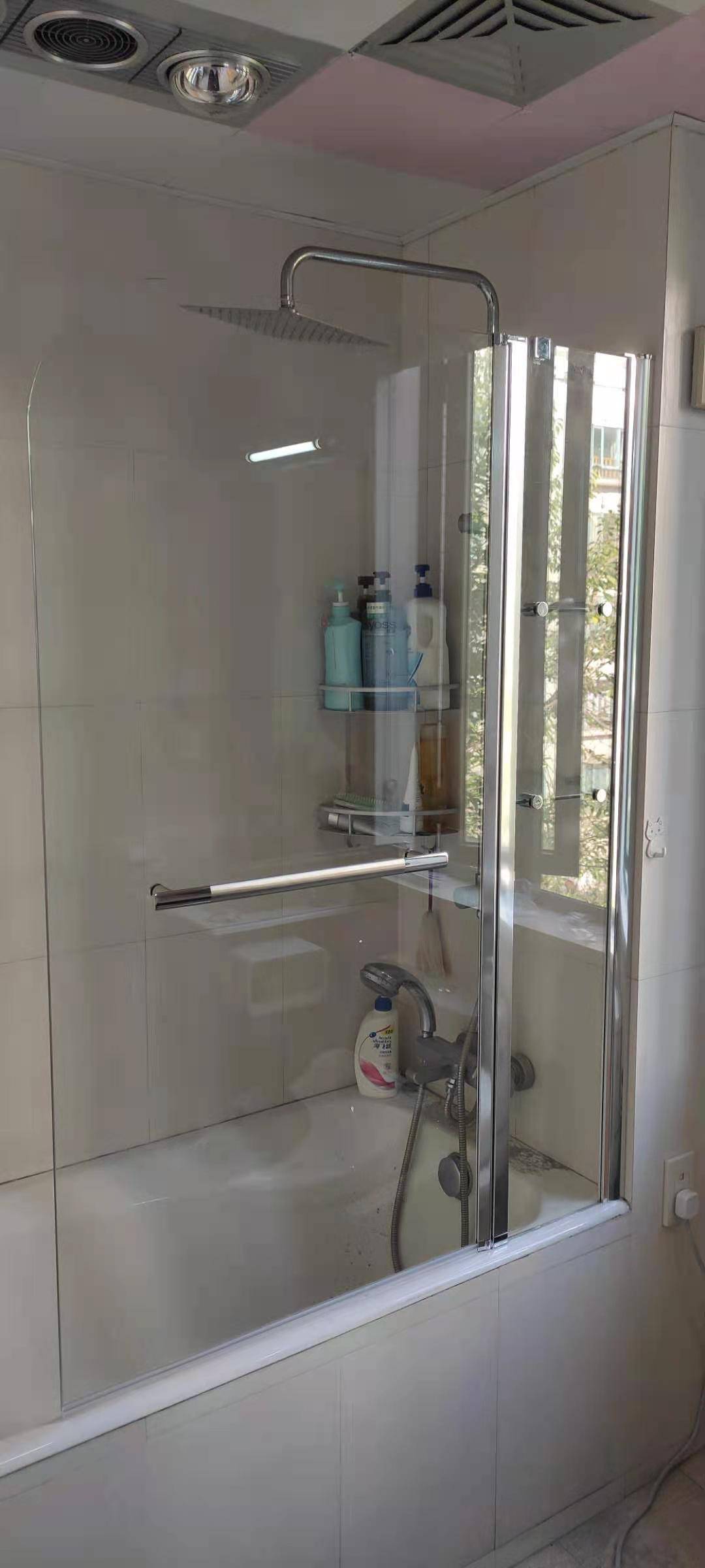 新款宁波两扇折叠收纳置物架浴缸挡水屏风钢化玻璃隔断淋浴屏风