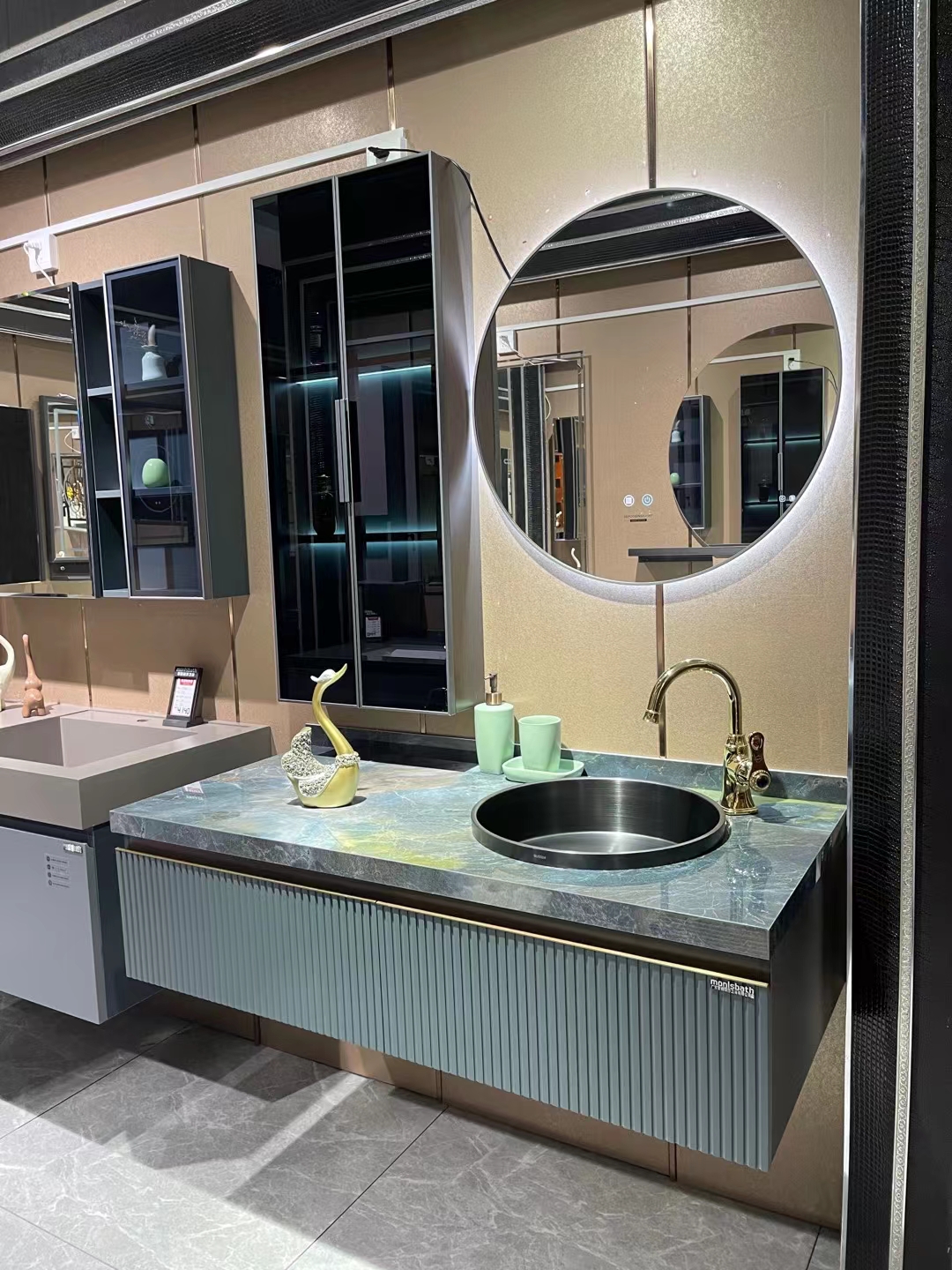 时尚智能浴室柜 个性化设计 奢石岩板台面 智能灯光防雾镜