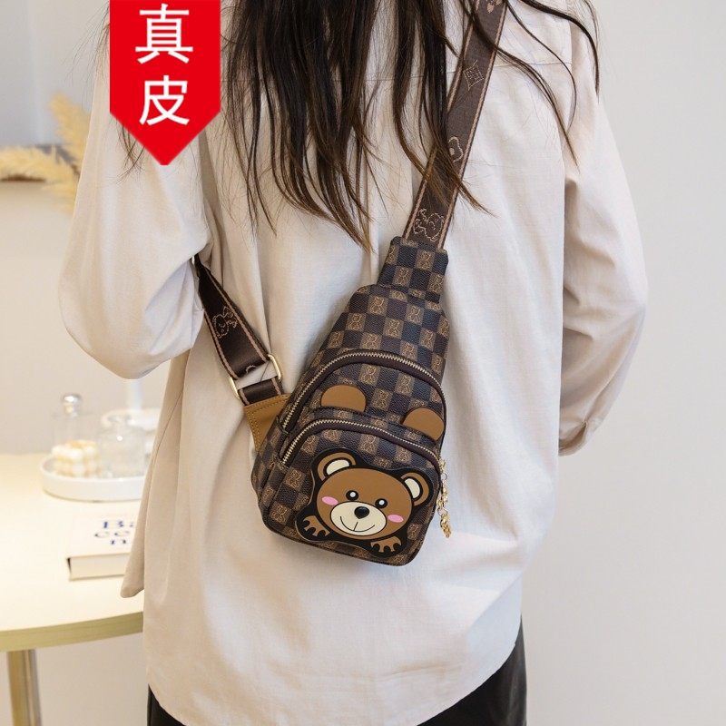 香港代购真皮包包女2024新款潮时尚胸包手机包百搭单肩斜挎包小包