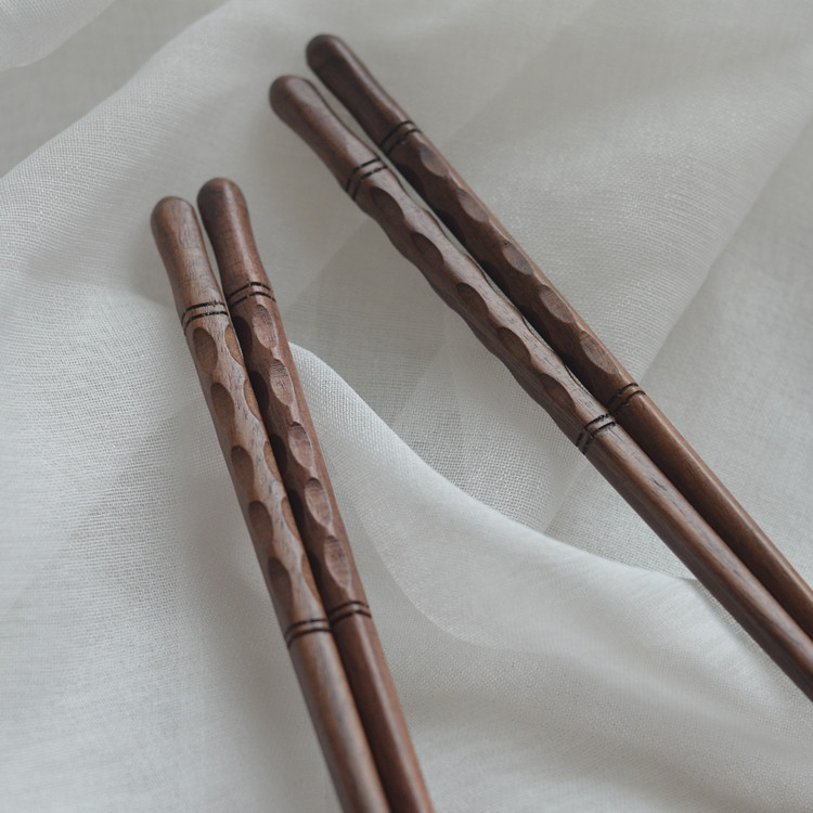 精致高端实木筷子日式尖头家用高级胡桃木无漆无蜡原木质吃饭筷子