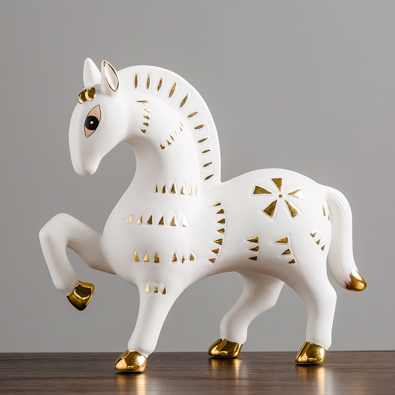 创意十二生肖陶瓷马摆件牛龙羊狗办公室桌面装饰品本命年生日礼物