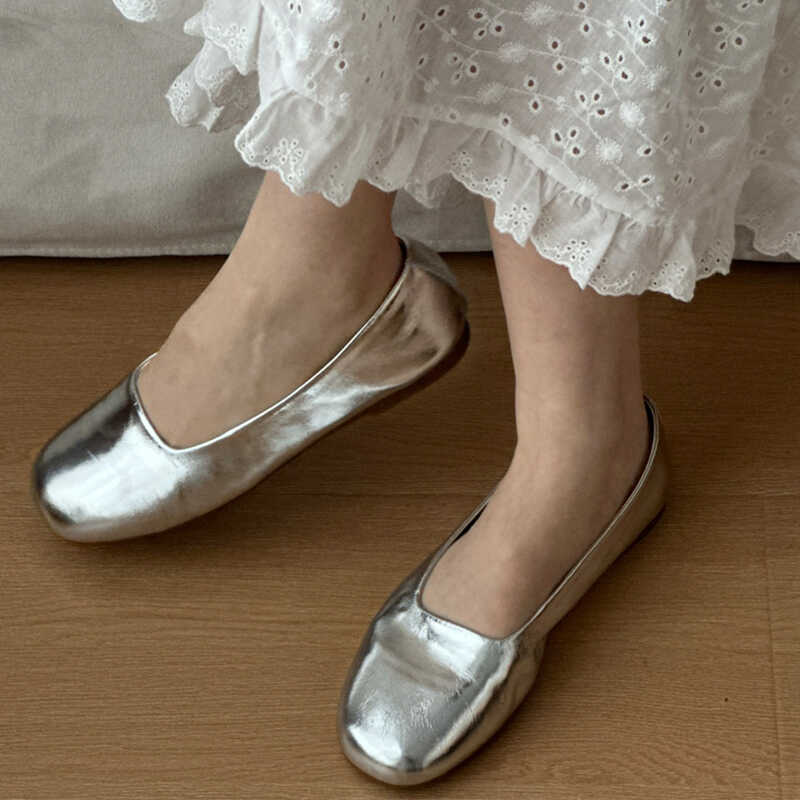 2024银色圆头芭蕾舞单鞋女平底奶奶鞋低跟手工真皮百搭浅口一脚蹬