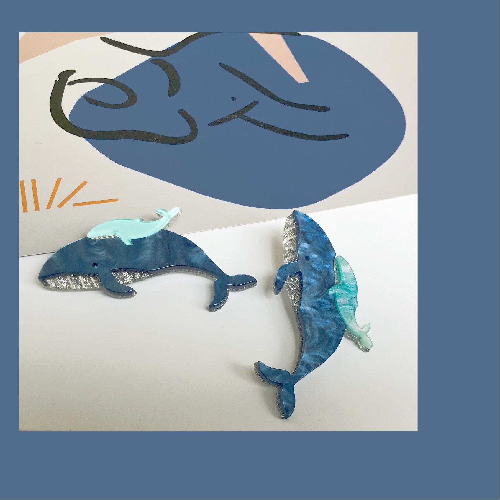 大蓝鲸。蓝色鲸鱼亚克力耳环女胸针领针气质银耳钉设计无耳洞耳夹