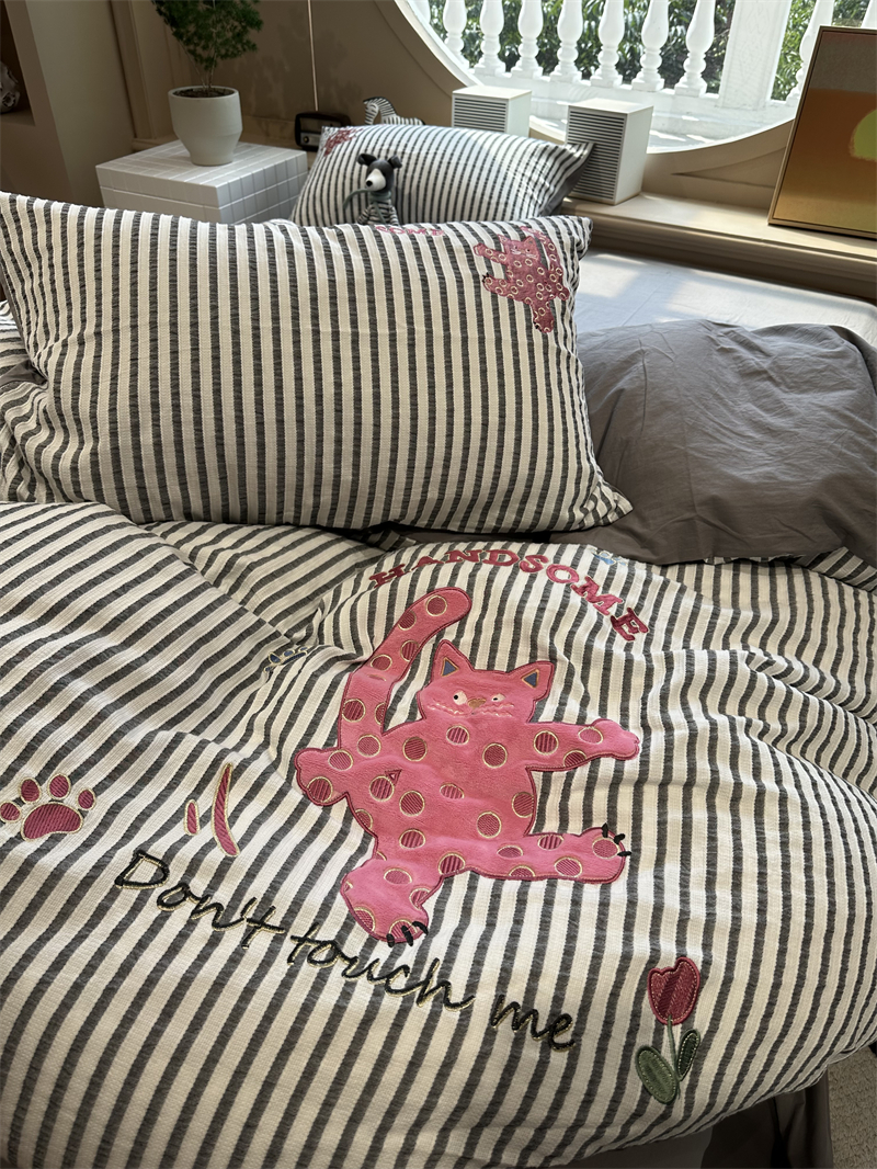 ins甜酷条纹水洗棉提花刺绣猫星人床上四件套1.5m1.8米公寓被套三
