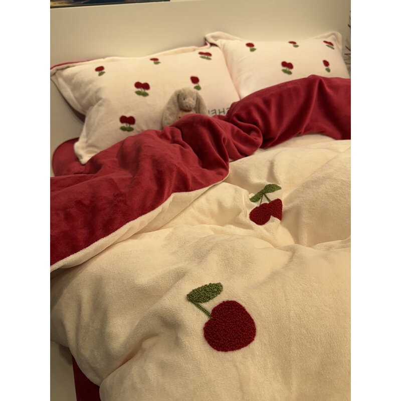 冬季红色小樱桃加厚牛奶绒四件套双面珊瑚法兰绒被套床单笠三件套