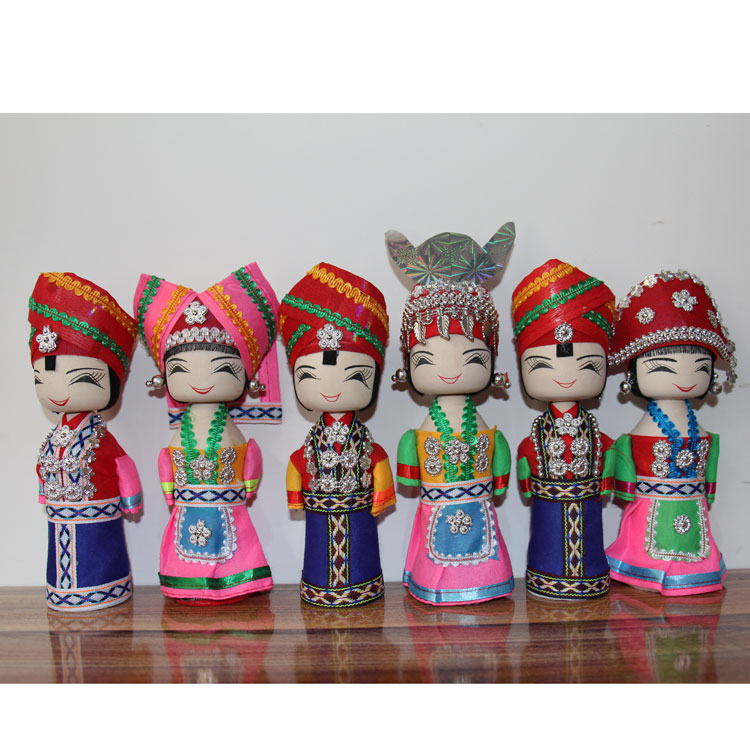 贵州民族娃娃 特色工艺品 黄果树旅游礼物 婚庆娃娃 一对价格18元