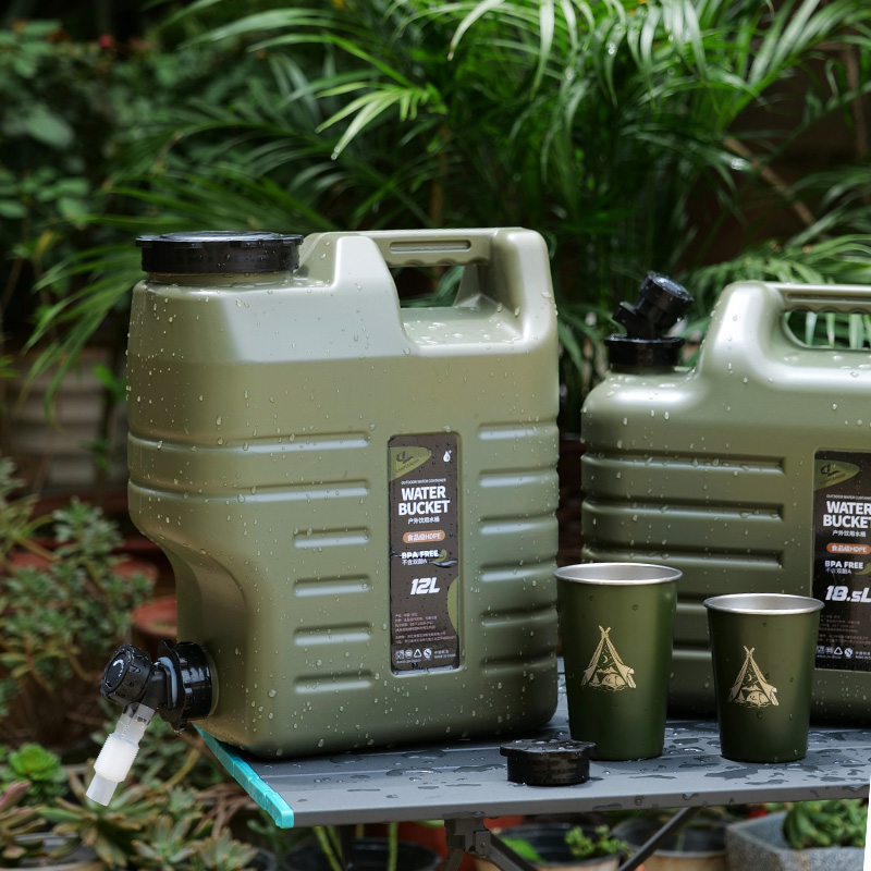 户外食品级塑料水桶家用储水桶带盖带水龙头方形手提军绿PE方桶