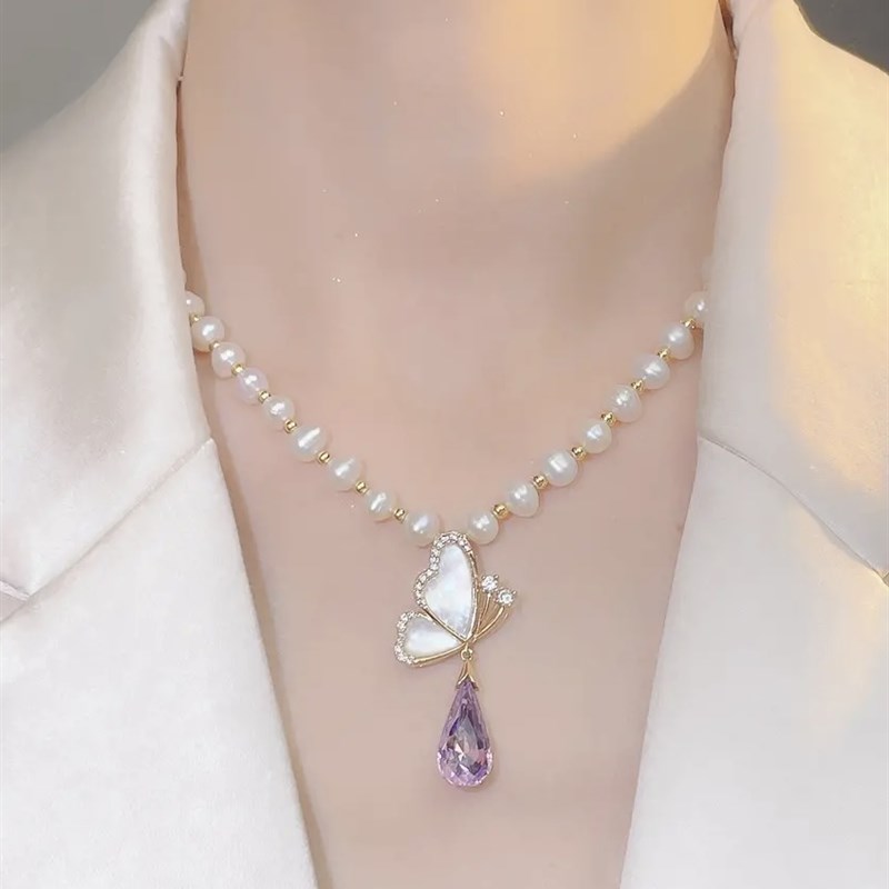 现货速发春夏新款简约时尚高档珍珠项链小众设计感个性蝴蝶吊坠锁
