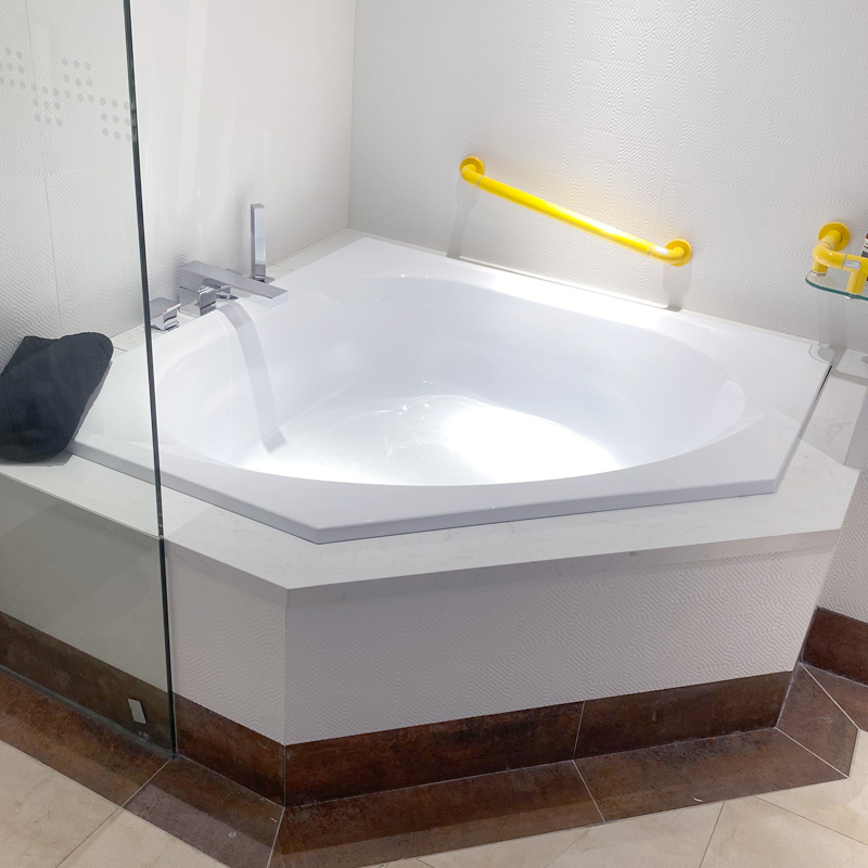 TOTO亚克力浴缸PAY1300P家用小户型1.3米嵌入式三角扇形洗澡浴盆