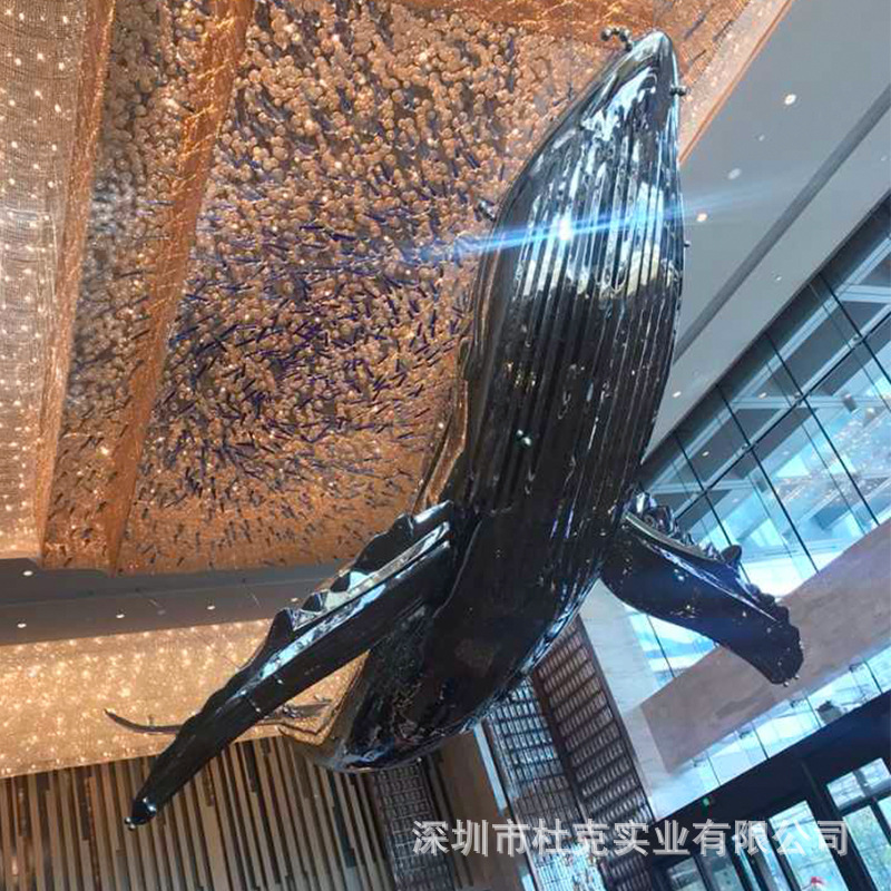 不锈钢蓝鲸鱼雕塑大型景观酒店大堂吊饰商场中庭悬空美陈装饰